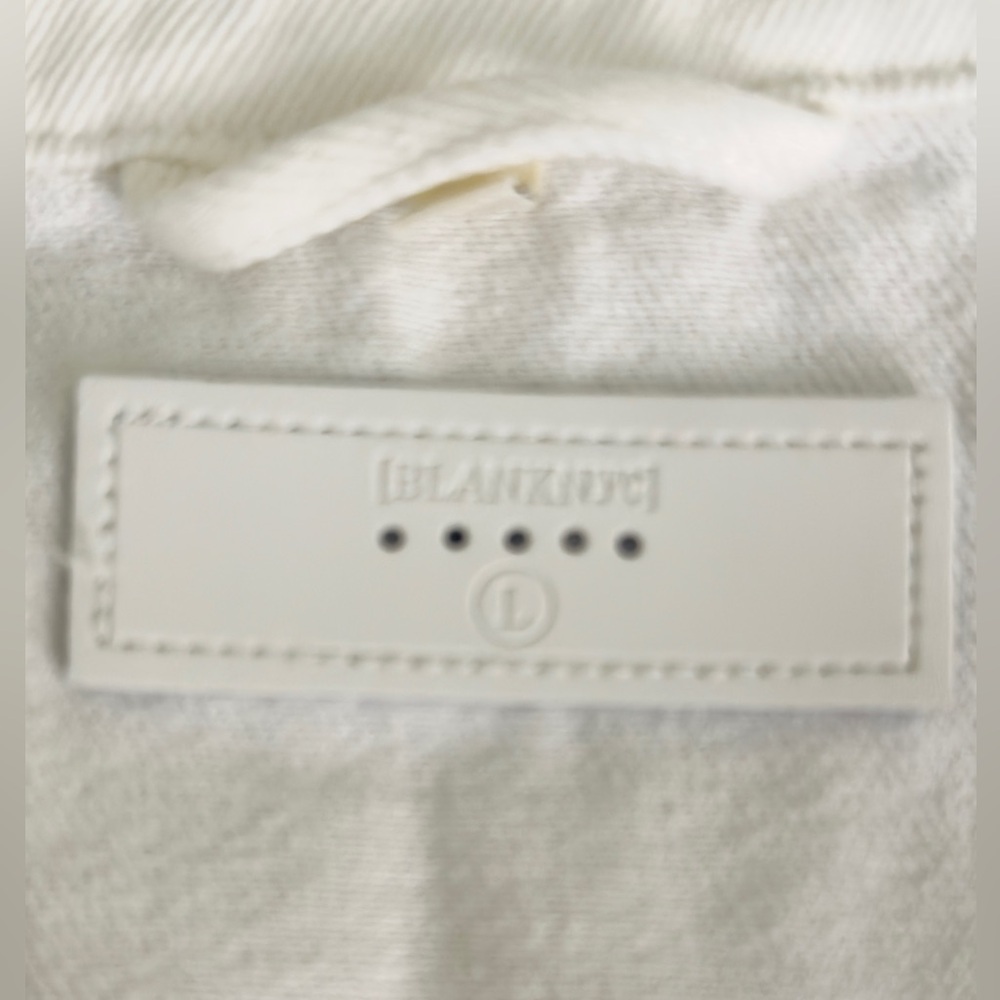 NWT BLANK-NYC White Lace Jean Jacket! SIZE L - Picture 3 of 3